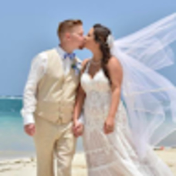 Meet your Posher, Macy - Picture 1 of 1